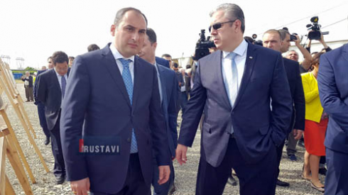 რა პირობებში მუშაოებენ მუშები