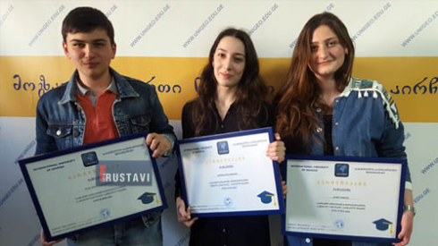 3 რუსთაველი აბიტურიენტი ვაუჩერით დაჯილდოვდა.