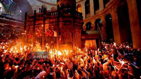 მაცხოვრის საფლავზე წმინდა ცეცხლი გადმოვიდა
