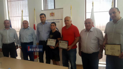 ბექა გურული დააჯილდოეს