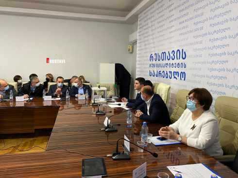რუსთავის საკრებულოს თავმჯდომარის ასარჩევად კენჭისყრა დაიწყო [video]